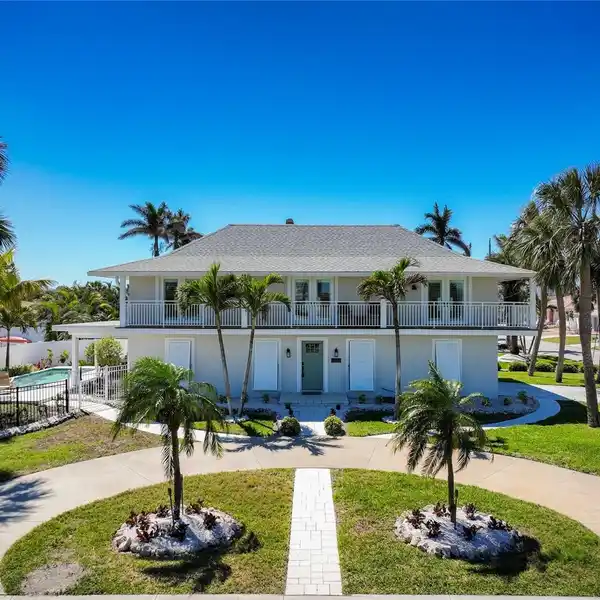 MOVE-IN READY CORNER LOT HOME IN BELLEAIR BEACH