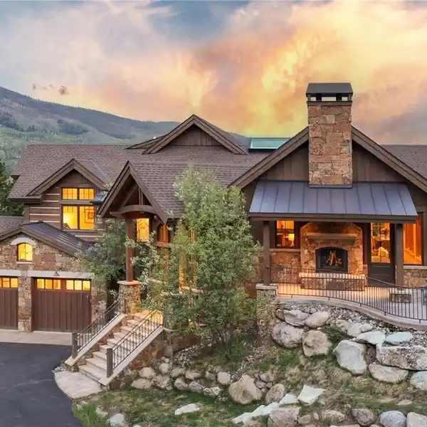 PURPOSEFULLY CREATED MOUNTAIN RESIDENCE IN THREE PEAKS