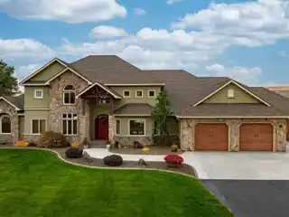 Peaceful Serene 5-Acre Retreat in Exclusive Community