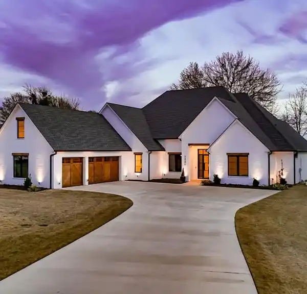 STUNNING HOME ON RICHLAND CHAMBERS LAKE
