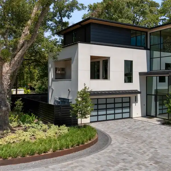 EXCLUSIVE GATED SANCTUARY WITH EFFORTLESS ACCESS TO THE WATER