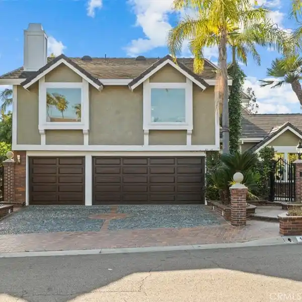 BEAUTIFUL POOL HOME IN PRIME CUL-DE-SAC LOCATION