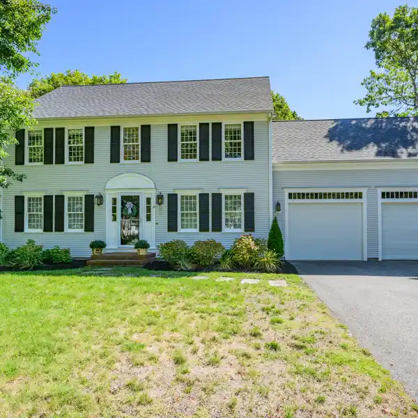 STUNNING COLONIAL HOME IN YARMOUTH