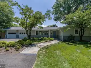 Stylish Collingwood Rambler with Dream Kitchen