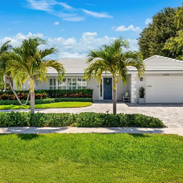 CLASSIC STYLE MEETS SOUTH FLORIDA RESORT LIVING