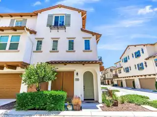 Exquisite End-Unit Townhouse-Style Condo in Gale Ranch
