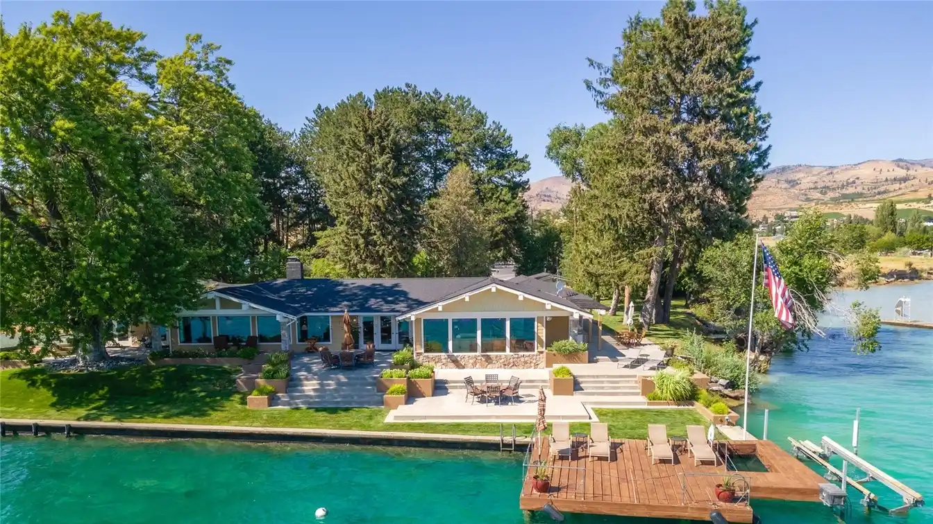 Prestigious Waterfront Property