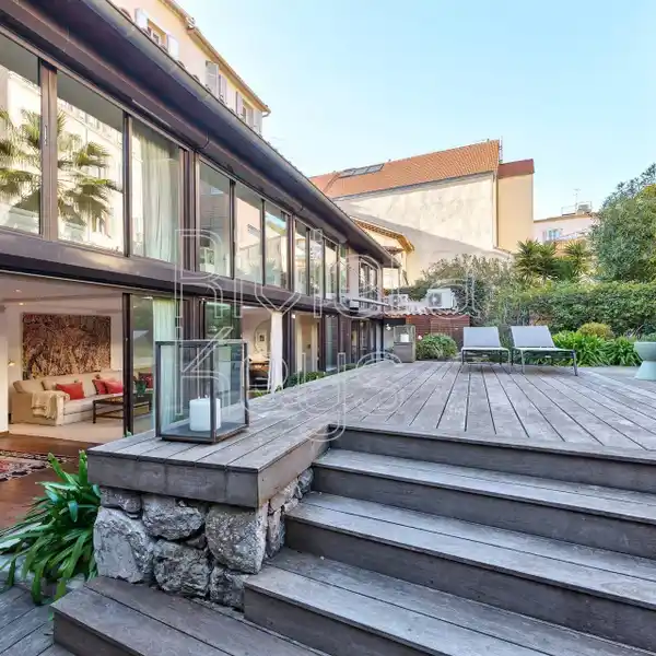 UNIQUE TWO-STOREY VILLA IN THE HEART OF CANNES