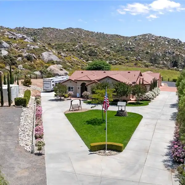 ONE STORY CUSTOM BUILT RANCH ESTATE