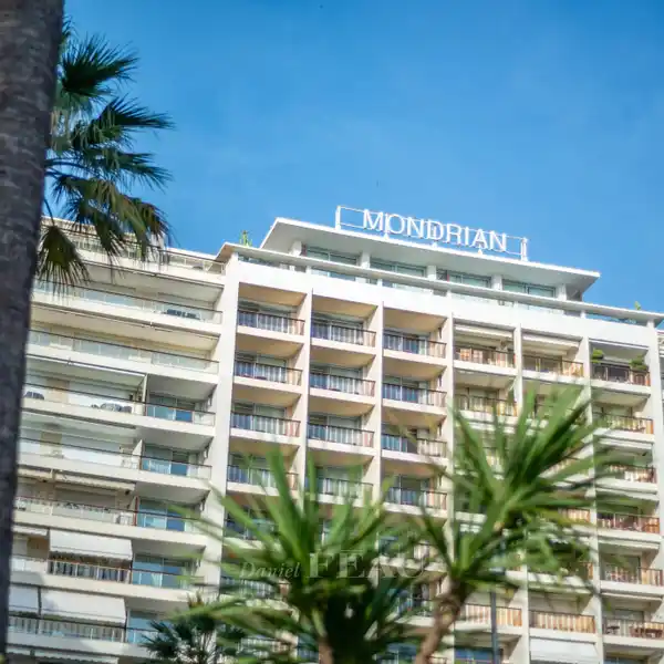 MAGNIFICENT APARTMENT IN A RENOWNED BUILDING