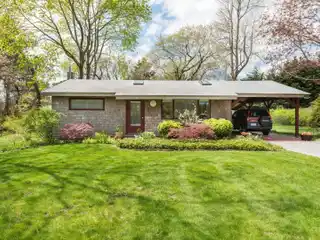 Charming Shinnecock Cottage for Rent