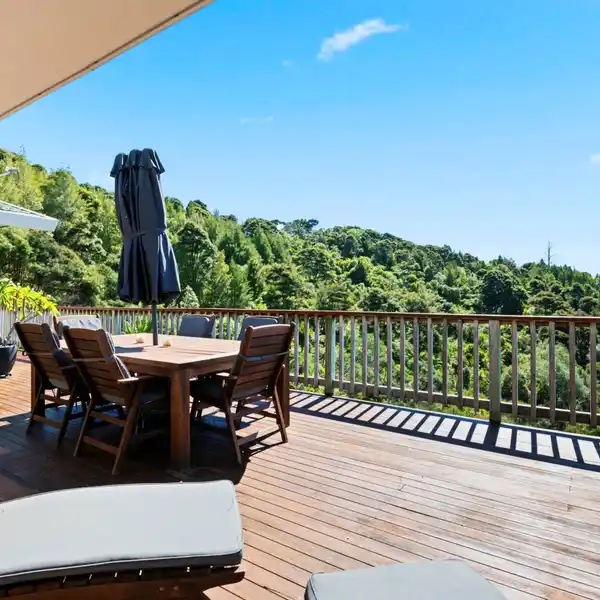 SECLUDED HAVEN WITH UNINTERRUPTED VIEWS