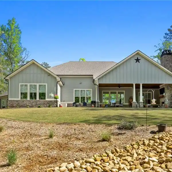 THE PINNACLE OF LAKESIDE LIVING IN THE PENINSULA AT JACKSON LAKE