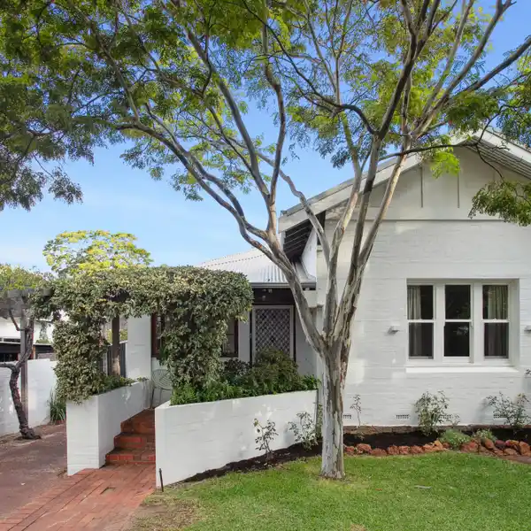 BEAUTIFULLY MAINTAINED COTTAGE