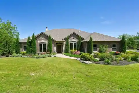 Private Country Oasis with Pond and Pool