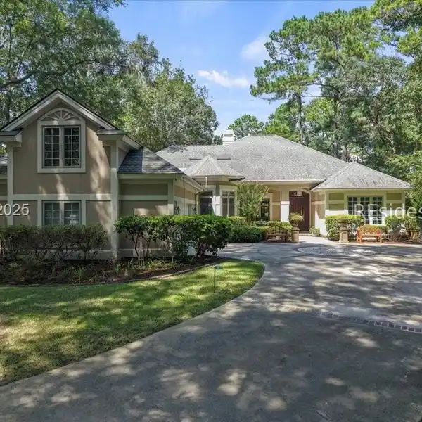 CUL-DE-SAC HOME WITH PLENTY OF NATURAL LIGHT