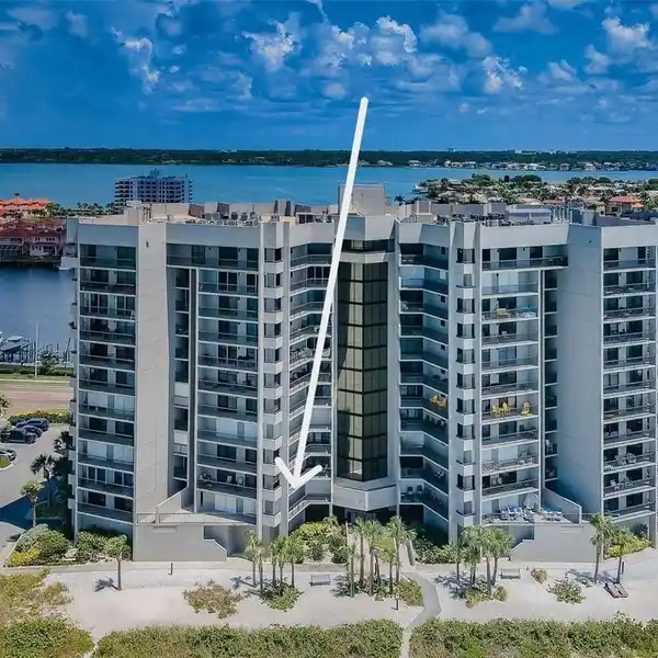 DIRECT GULF-FRONT UNIT WITH EXTENDED BALCONY