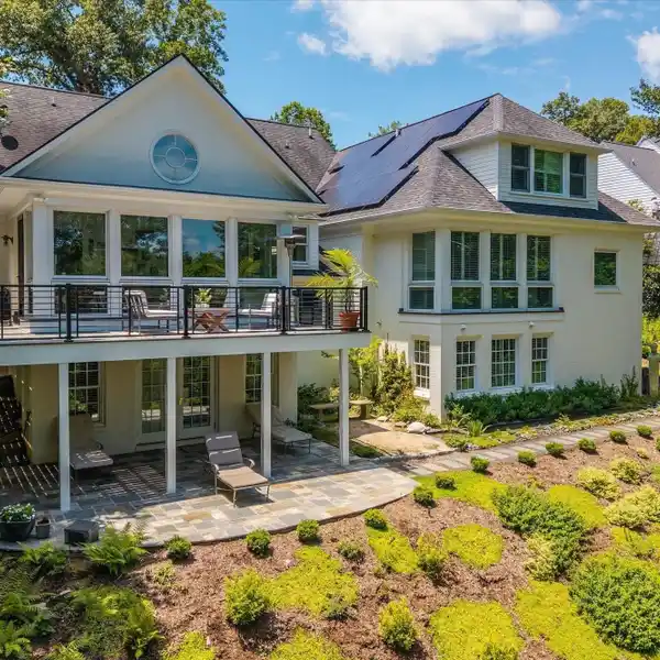 STUNNING ARCHITECTURALLY DESIGNED RESIDENCE