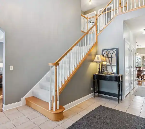 SOPHISTICATION AND LIFESTYLE IN SOUTH ELMHURST