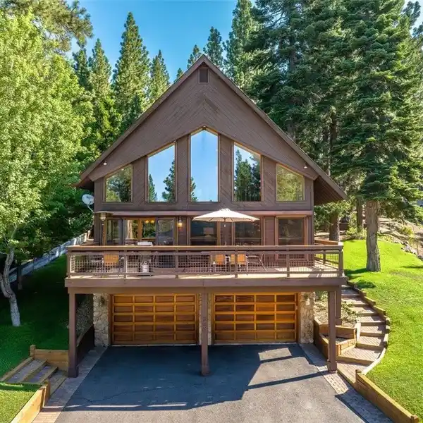 BEAUTIFULLY UPDATED MOUNTAIN HOME