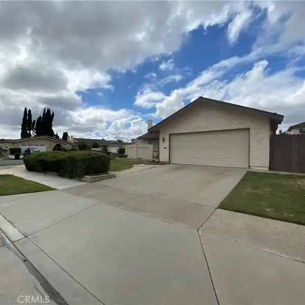 BEAUTIFUL SINGLE-STORY HOME