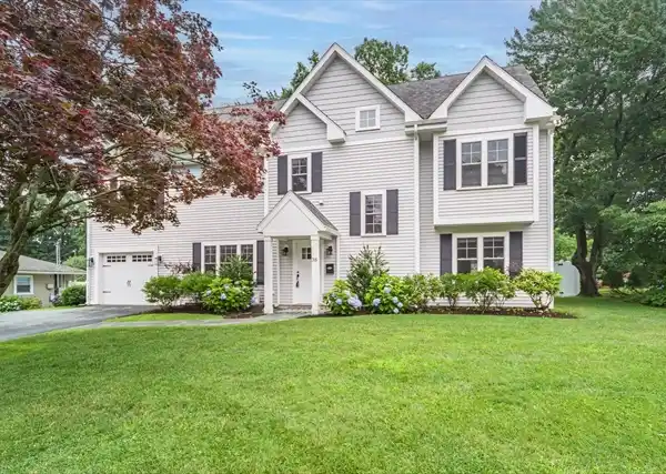 METICULOUSLY RENOVATED COLONIAL