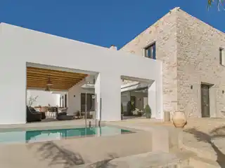 Luxury Villa for Rent in Piso Livadi