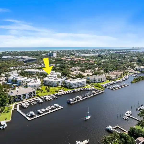 ELEGANT RESIDENCE IN BAY COLONY