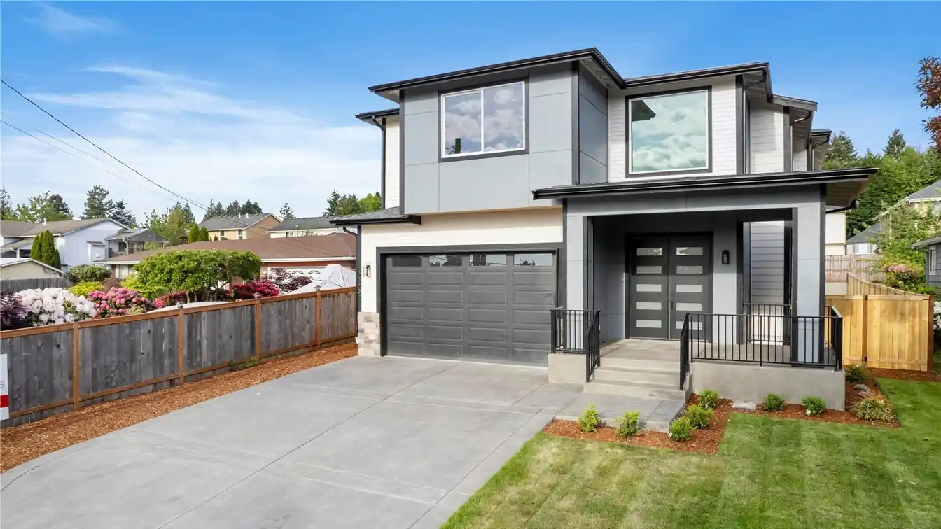 Newly Built Open-concept Home