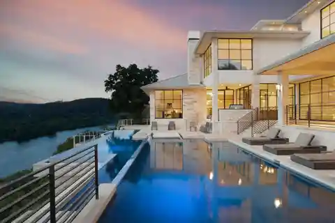 The Epitome of Luxurious Lakeside Living
