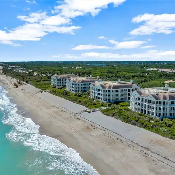 LUXURIOUS OCEANFRONT RESIDENCE