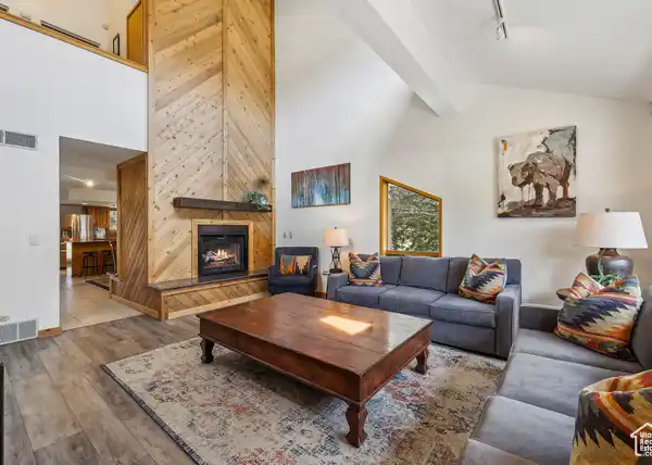 THE PERFECT BLEND OF MOUNTAIN CHARM AND CONVENIENCE