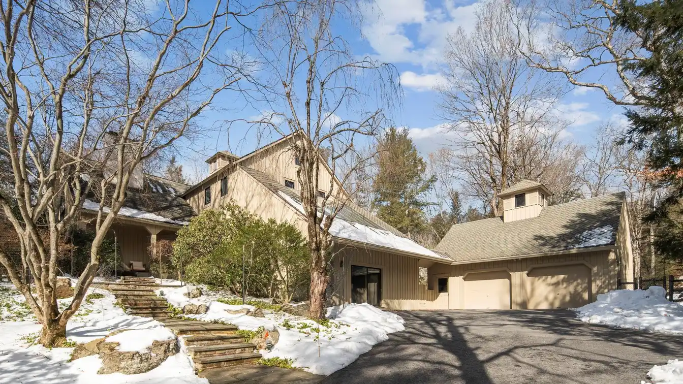 Rustic Charm and Modern Luxury on Two Acres