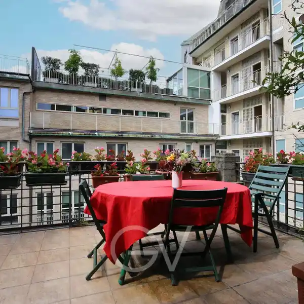 ELEGANT PERIOD HOME STEPS FROM PORTA VENEZIA