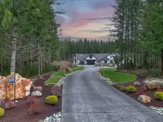 Contemporary Elegance on Nearly Five Acres