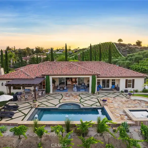 SPECTACULAR HOME IN CROWNE HILL RESERVE