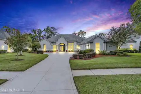 Luxurious Golf Course Living in a Prestigious Community