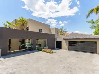 Luxurious Modern Home in the Prestigious Dainfern Golf Estate