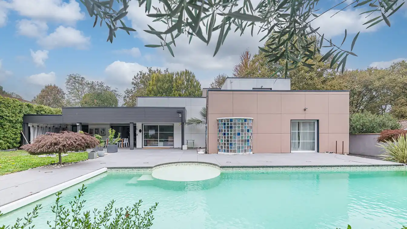 Modern Comfort in a Peaceful Setting