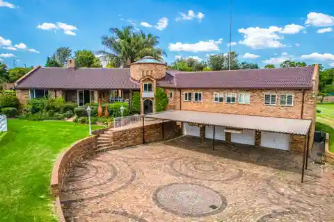 Luxury Entertainers Home in Randjesfontein Estate