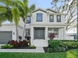 Spacious Residence Steps from Bayshore
