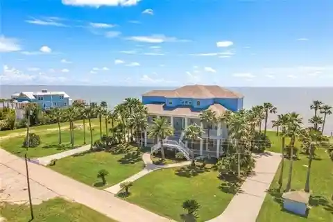 Waterfront Retreat on Lake Pontchartrain