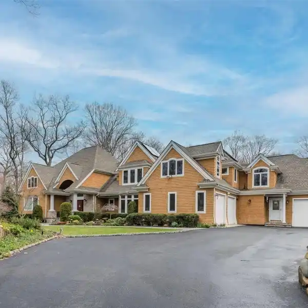 UNIQUE EFFICIENT MANSION