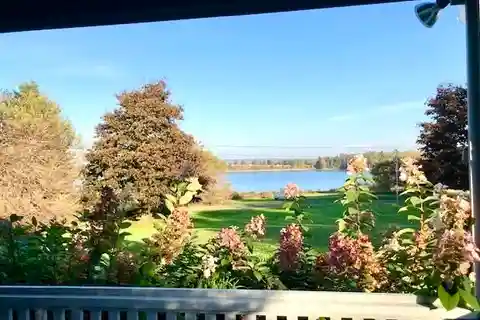 Stunning Oceanfront Cottage