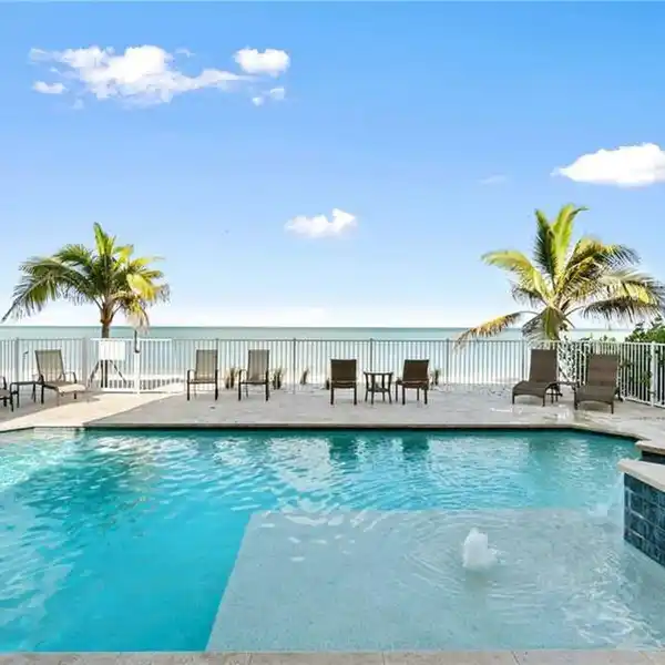 SPACIOUS DIRECT BEACHFRONT POOL HOME IN BONITA SPRINGS