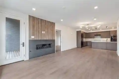 Excellent Home at the Base of Mount Royal