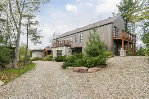 Magnificent Residence in the Boise De Rigaud Area