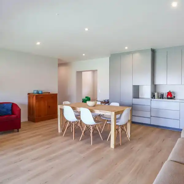 SPACIOUS AND VERSATILE MODERN HOME