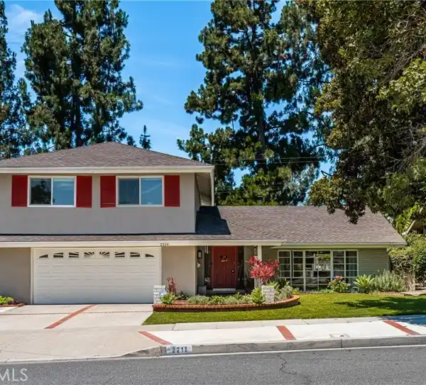 BEAUTIFUL 2-STORY POOL HOME