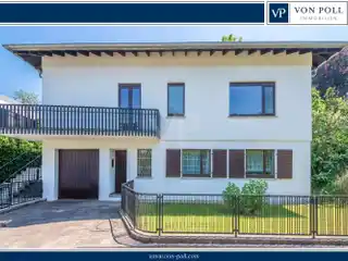 Charming Cul-De-Sac Bungalow with Garden Oasis